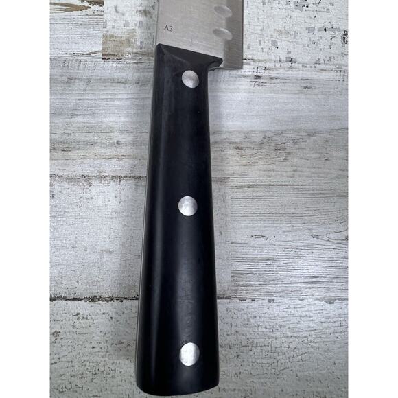 Oneida Classic Collection 7" and 5" and Santoku Knives (2) - Picture 3 of 8